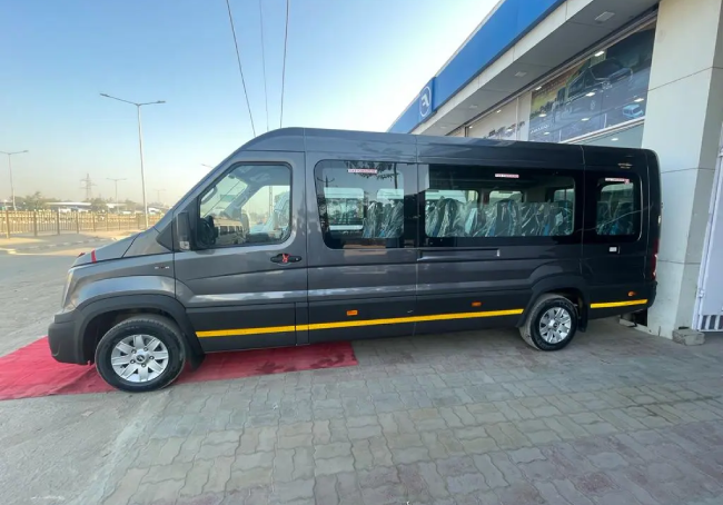 18 Seater Urbania Tempo Traveller